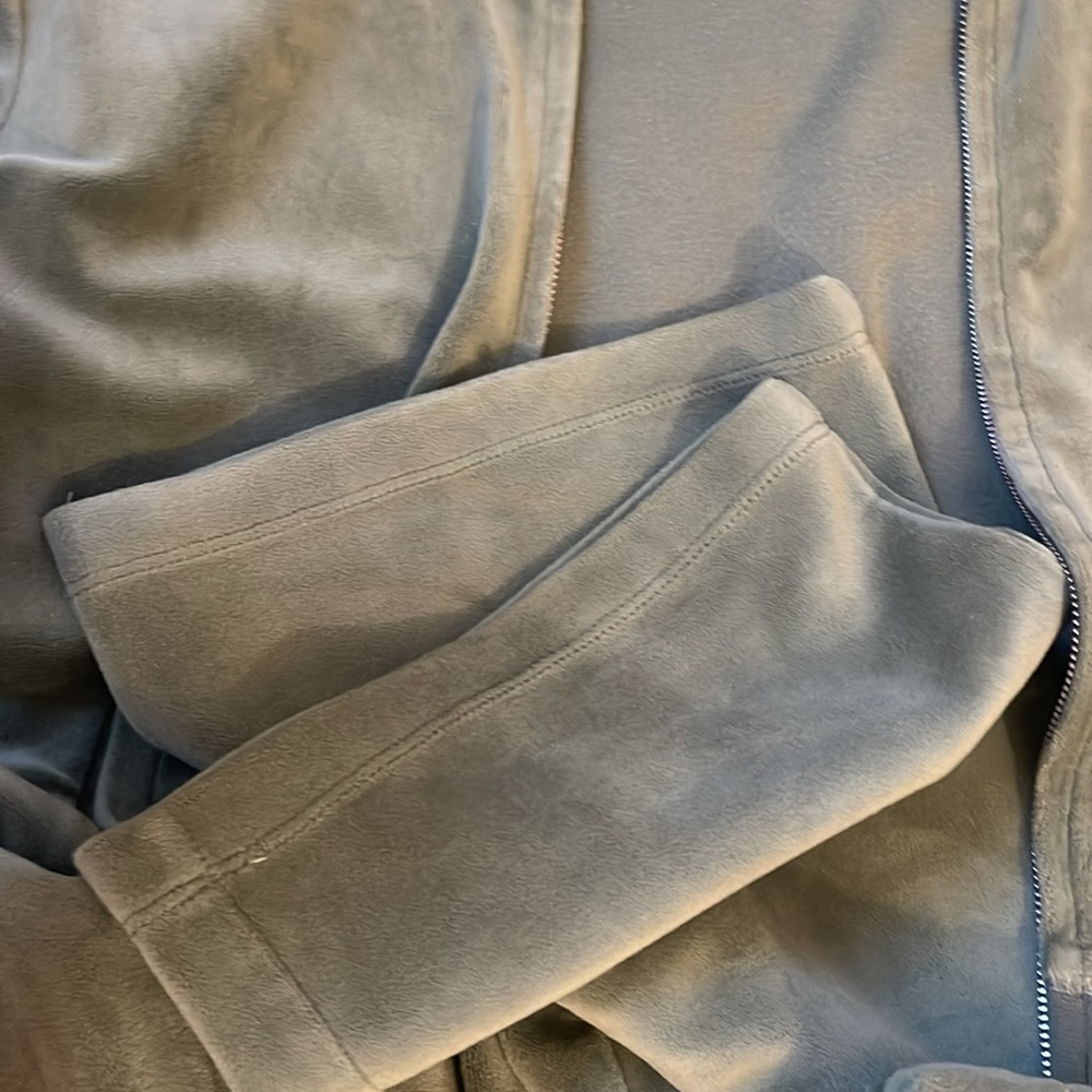 Juicy Couture sweat suit - Picture 3 of 3